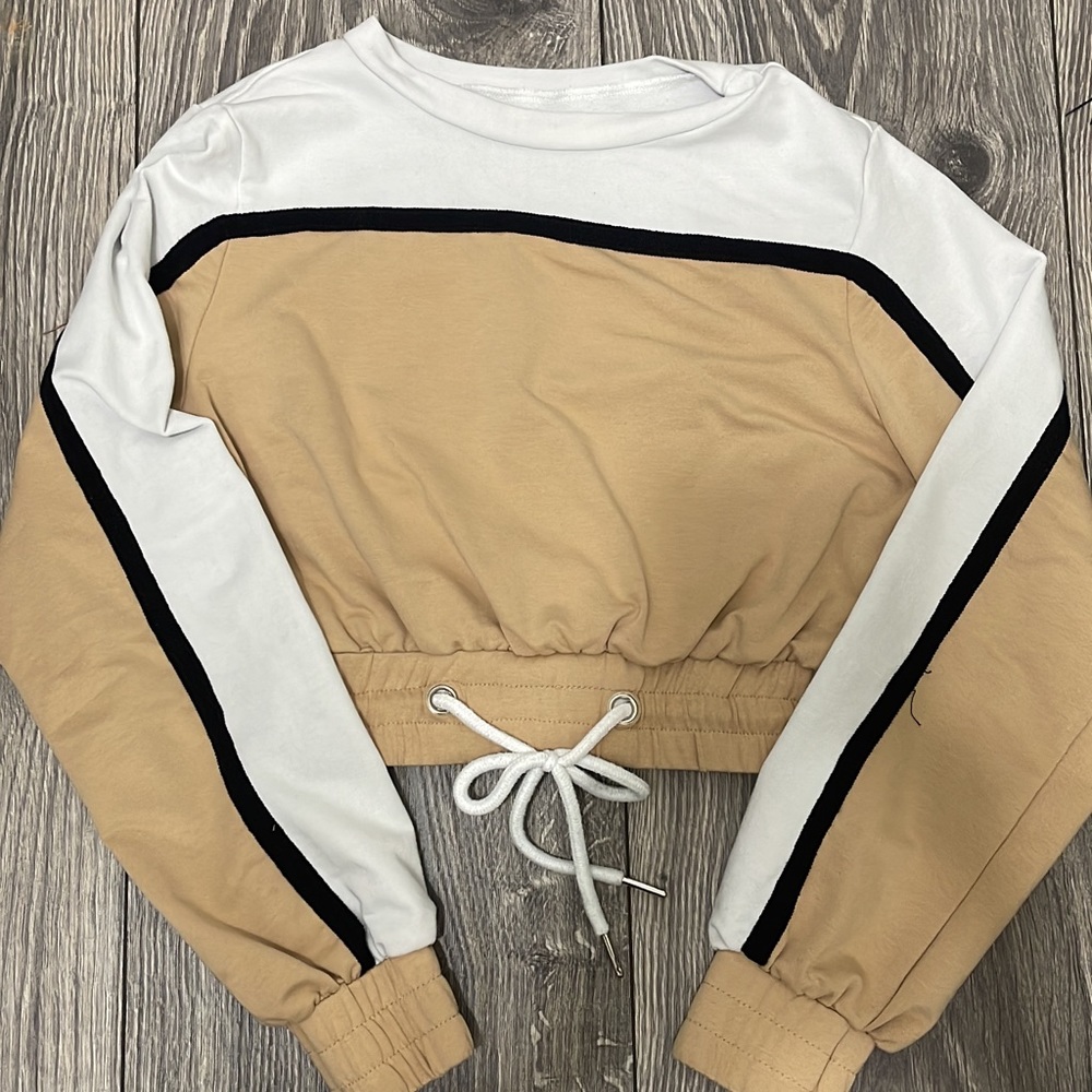 Long sleeve crop top